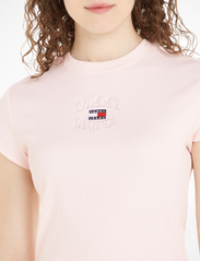 Tommy Jeans - TJW BABY TJ MIRROR TEE - t-shirts - faint pink - 4