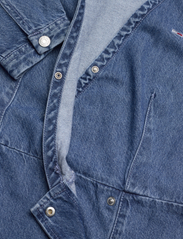 Tommy Jeans - TJW CHAMBRAY WRAP DRESS - omlottklänning - denim medium - 3
