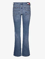 Tommy Jeans - MADDIE MR BC DG5133 - utsvängda jeans - denim medium - 1