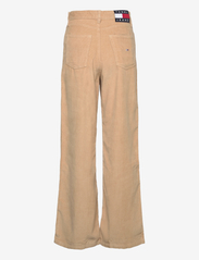 Tommy Jeans - TJW CORD CLAIRE HR WIDE - bikses ar platām starām - tawny sand - 1