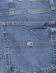 Tommy Jeans - MOM JEAN UH TPR AH5138 - mom stila džinsa bikses - denim medium - 4