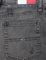 Tommy Jeans - MOM JEAN UH TPR AH6170 - siaurėjantys džinsai - denim black - 4