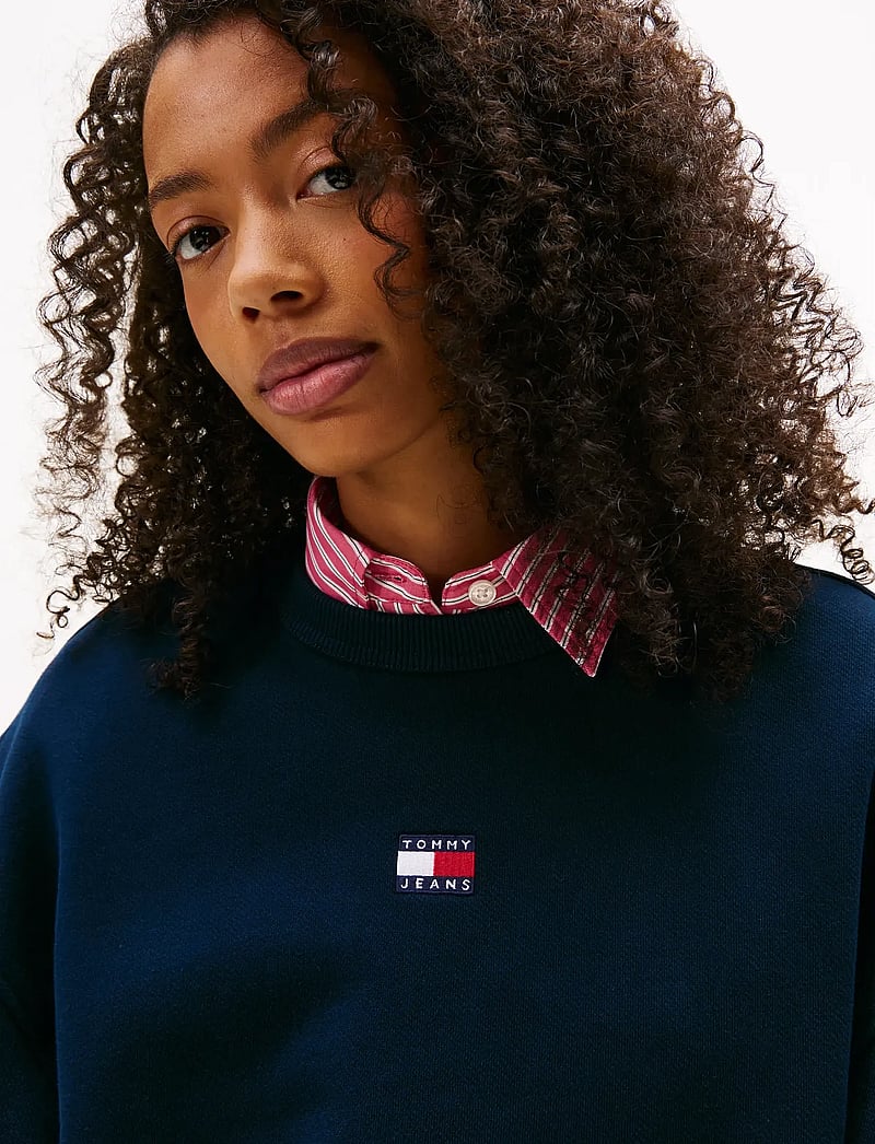 Tommy Jeans - TJW BXY BADGE CREW EXT - hverdags stil - dark night navy - 5