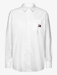Tommy Jeans - TJW BADGE BOYFRIEND SHIRT - langærmede skjorter - white - 0
