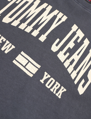Tommy Jeans - TJW REG WASHED VARSITY TEE EXT - mažiausios kainos - dark night navy - 2