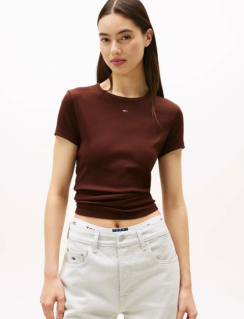 Tommy Jeans - TJW SLIM ESSENTIAL RIB SS EXT - t-shirts - rich brown - 0