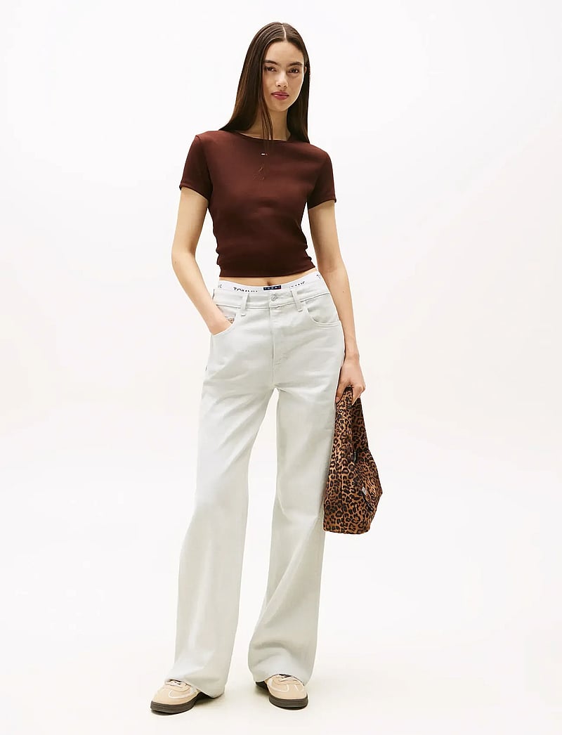 Tommy Jeans - TJW SLIM ESSENTIAL RIB SS EXT - t-shirts - rich brown - 2