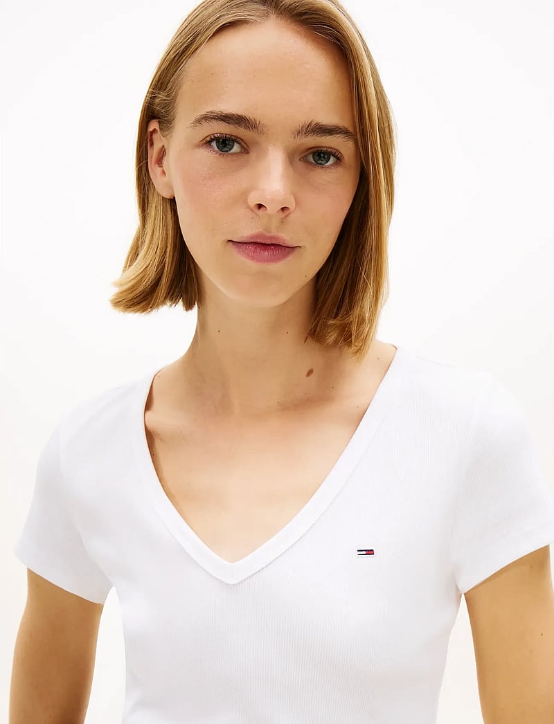 Tommy Jeans - TJW SLIM ESSENTIAL RIB V SS - t-shirts - white - 4