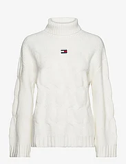 Tommy Jeans - TJW BADGE TRTLNK CABLE SWEATER - megztiniai su aukšta apykakle - ancient white - 0