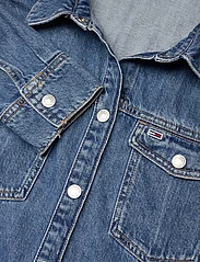 Tommy Jeans - ALINE LS DRESS AH5032 EXT - džinsa kleitas - denim medium - 2
