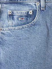 Tommy Jeans - MOM JEAN UH TPR BH4116 - mom stila džinsa bikses - denim light - 2
