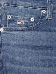 Tommy Jeans - NORA MD SKN BH1238 - džinsa bikses ar šaurām starām - denim medium - 2