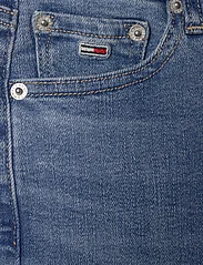 Tommy Jeans - SYLVIA HGH SSKN BH1238 - džinsa bikses ar šaurām starām - denim medium - 2