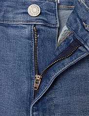 Tommy Jeans - SYLVIA HGH SSKN BH1238 - džinsa bikses ar šaurām starām - denim medium - 3