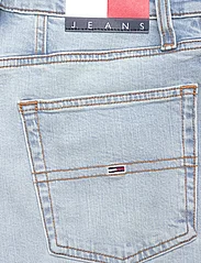 Tommy Jeans - MOM UH SHORT BH0113 - džinsiniai šortai - denim light - 4