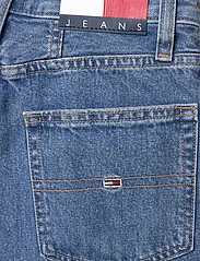 Tommy Jeans - MOM UH SHORT BH0034 - džinsiniai šortai - denim medium - 4