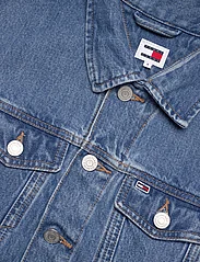 Tommy Jeans - MOM CLS JACKET BH0034 - forårsjakker - denim medium - 2