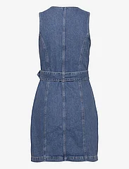 Tommy Jeans - SL BELTED ZIP DRESS BH7036 - denim dresses - denim medium - 1