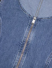 Tommy Jeans - SL BELTED ZIP DRESS BH7036 - farkkumekot - denim medium - 2