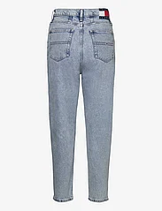 Tommy Jeans - MOM JEAN UH TPR CG4114 - džinsa bikses ar taisnām starām - denim light - 1