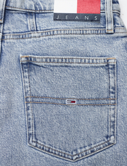 Tommy Jeans - MOM JEAN UH TPR CG4114 - sirge säärega teksad - denim light - 4