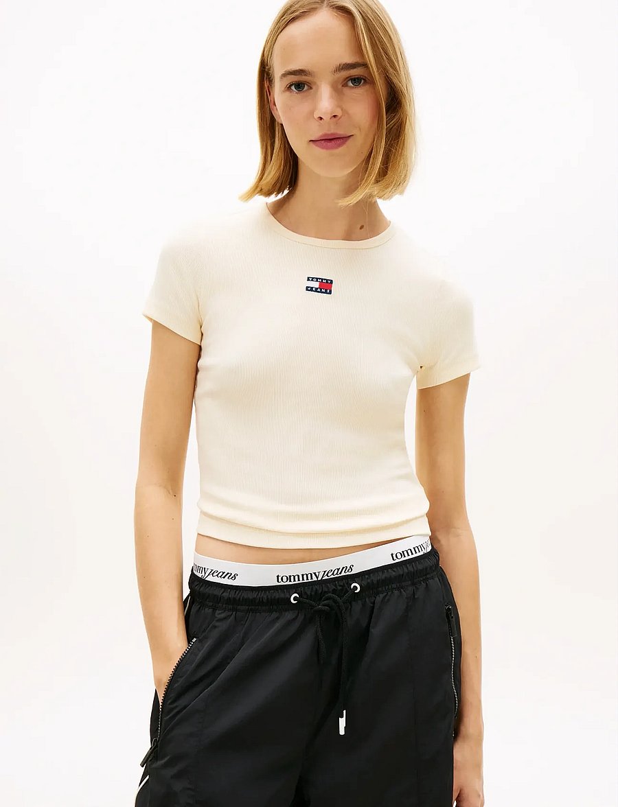 Tommy Jeans - TJW SLIM BADGE RIB TEE - t-shirts - almost yellow - 0