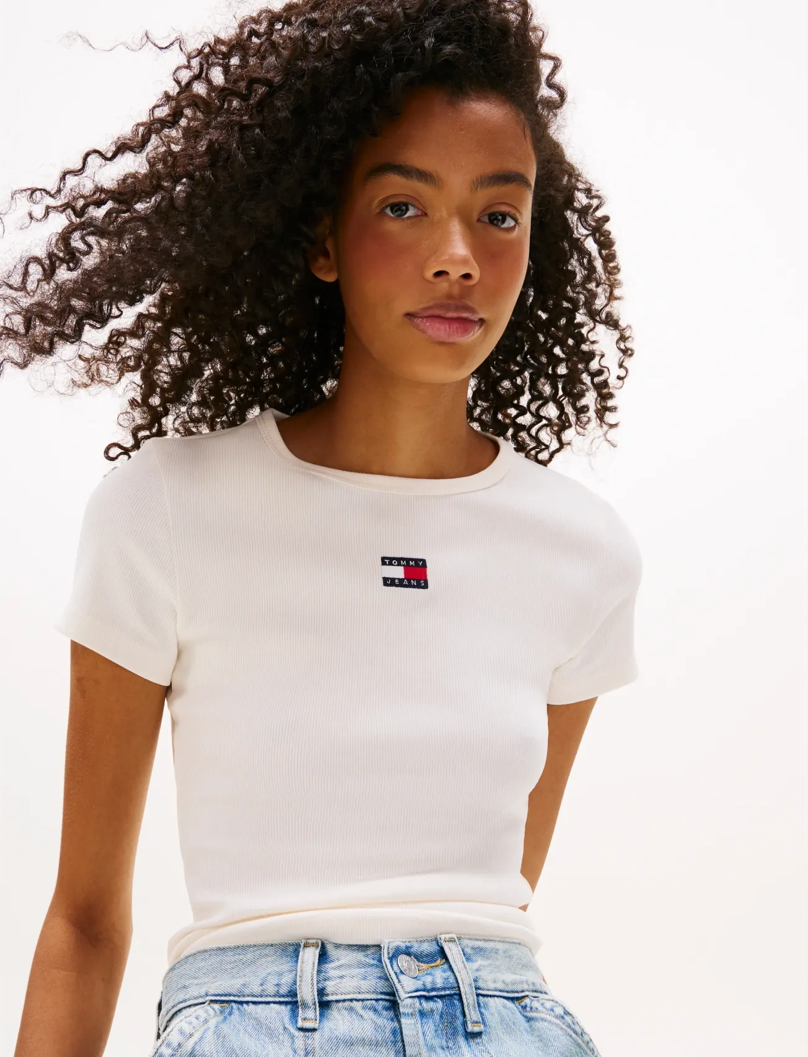 Tommy Jeans - TJW SLIM BADGE RIB TEE - t-shirts - ancient white - 4