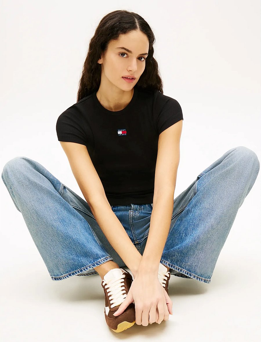 Tommy Jeans - TJW SLIM BADGE RIB TEE - t-shirts - black - 5