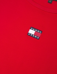 Tommy Jeans - TJW SLIM BADGE RIB TEE - t-shirts - deep crimson - 2