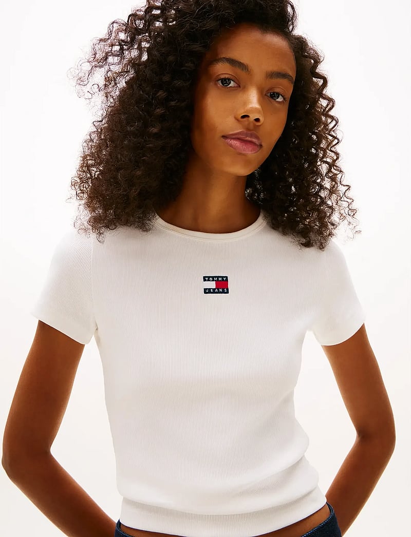 Tommy Jeans - TJW SLIM BADGE RIB TEE - t-shirts - ecru - 5