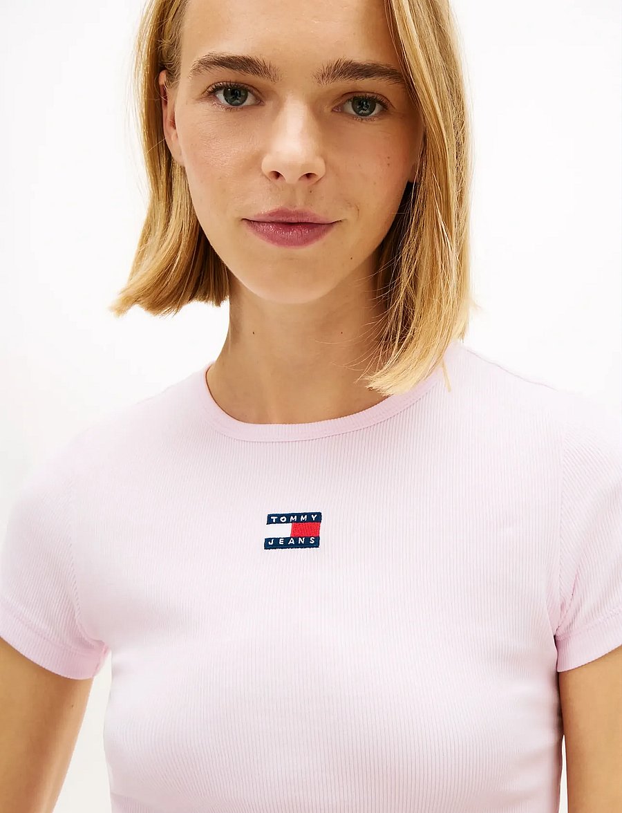 Tommy Jeans - TJW SLIM BADGE RIB TEE - t-shirts - pearly pink - 4