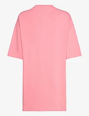Tommy Jeans - TJW BADGE TEE DRESS - t-paitamekot - tickled pink - 1