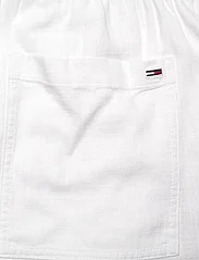 Tommy Jeans - TJW LINEN SHORT - kasdienio stiliaus šortai - white - 4