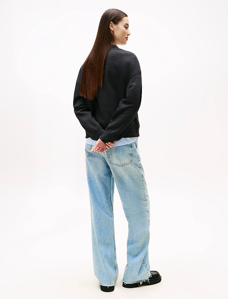 Tommy Jeans - TJW BXY BADGE CREW - vardagsstil - black - 3