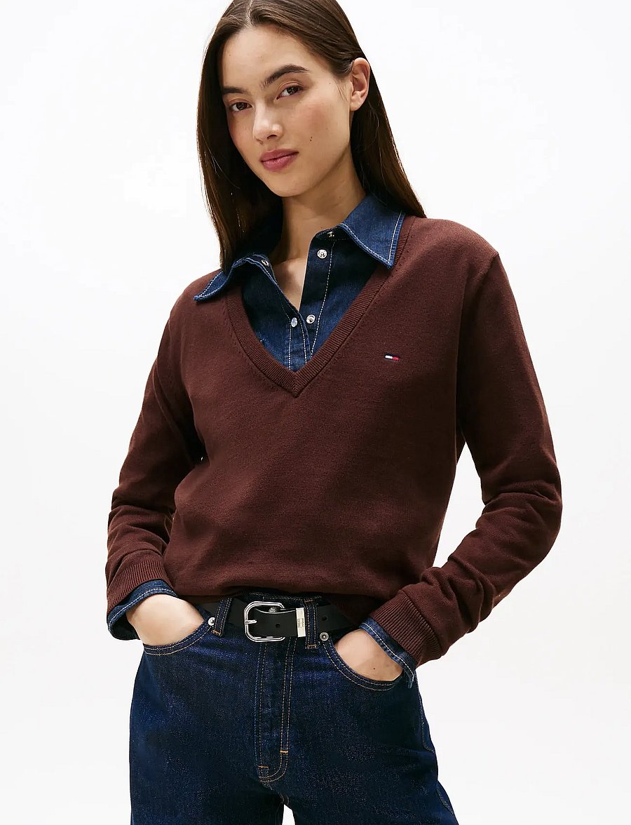 Tommy Jeans - TJW ESSENTIAL VNECK SWEATER EXT - striktrøjer - rich brown - 0