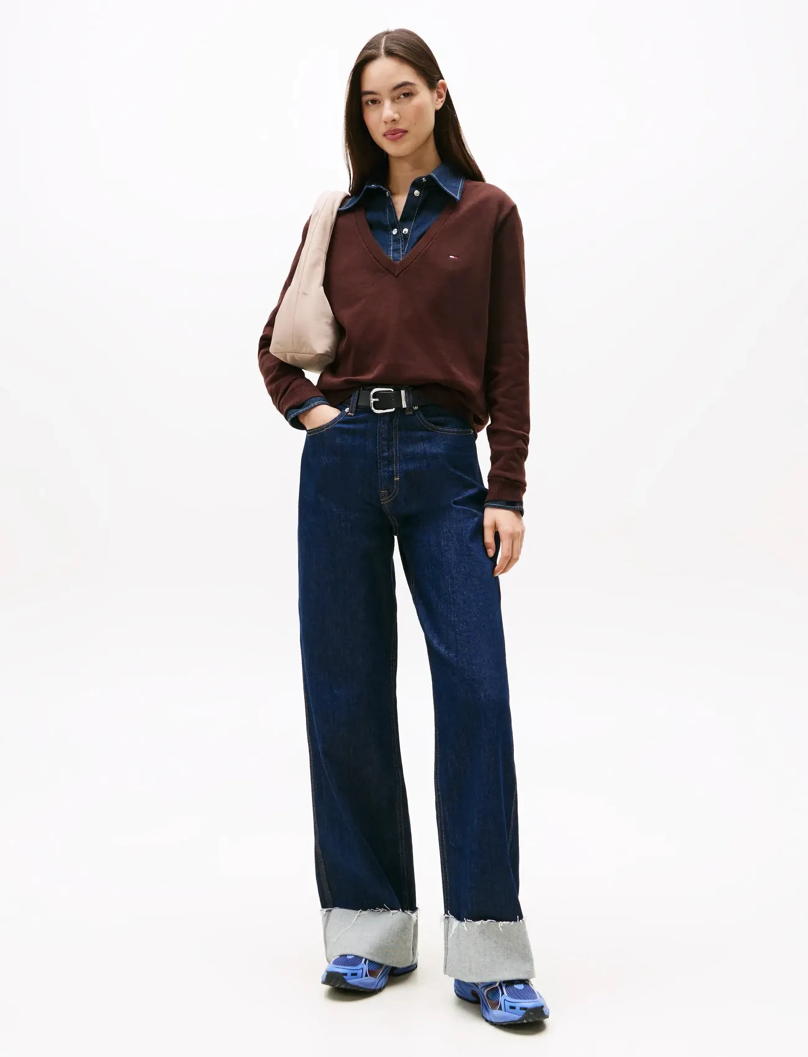 Tommy Jeans - TJW ESSENTIAL VNECK SWEATER EXT - sviitrid - rich brown - 3