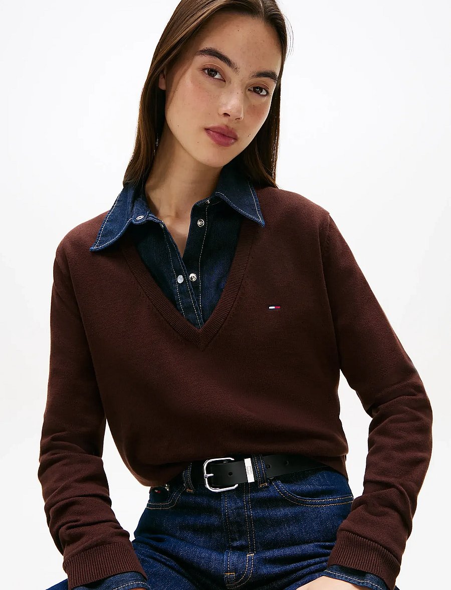 Tommy Jeans - TJW ESSENTIAL VNECK SWEATER EXT - striktrøjer - rich brown - 5
