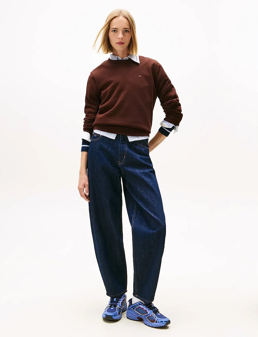 Tommy Jeans - TJW REG S FLAG CREW - hverdags stil - rich brown - 2