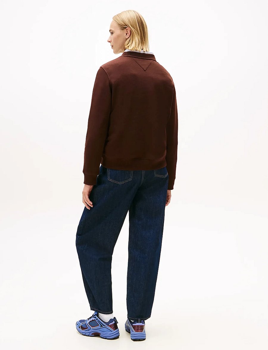 Tommy Jeans - TJW REG S FLAG CREW - hverdags stil - rich brown - 3
