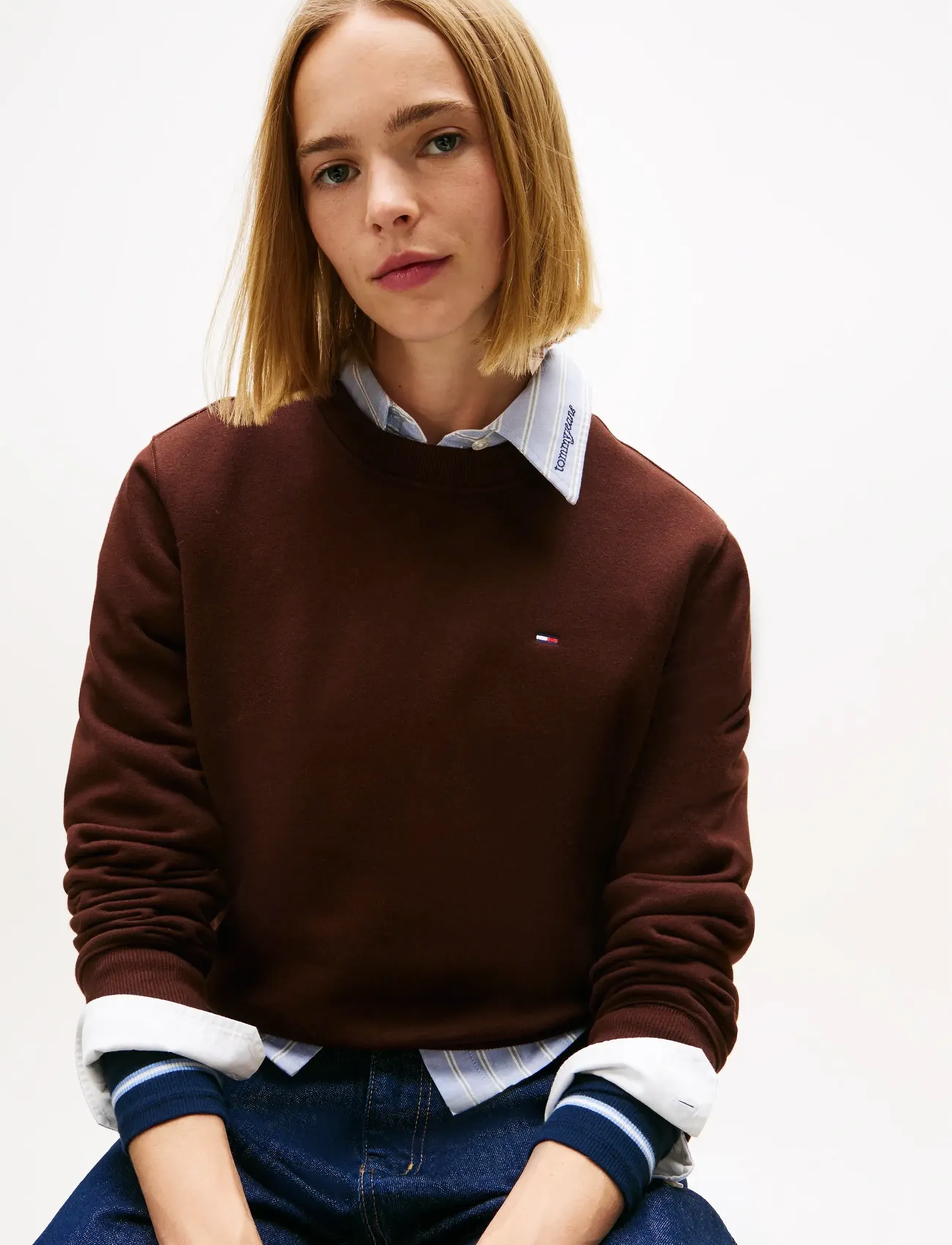 Tommy Jeans - TJW REG S FLAG CREW - alltags-style - rich brown - 4