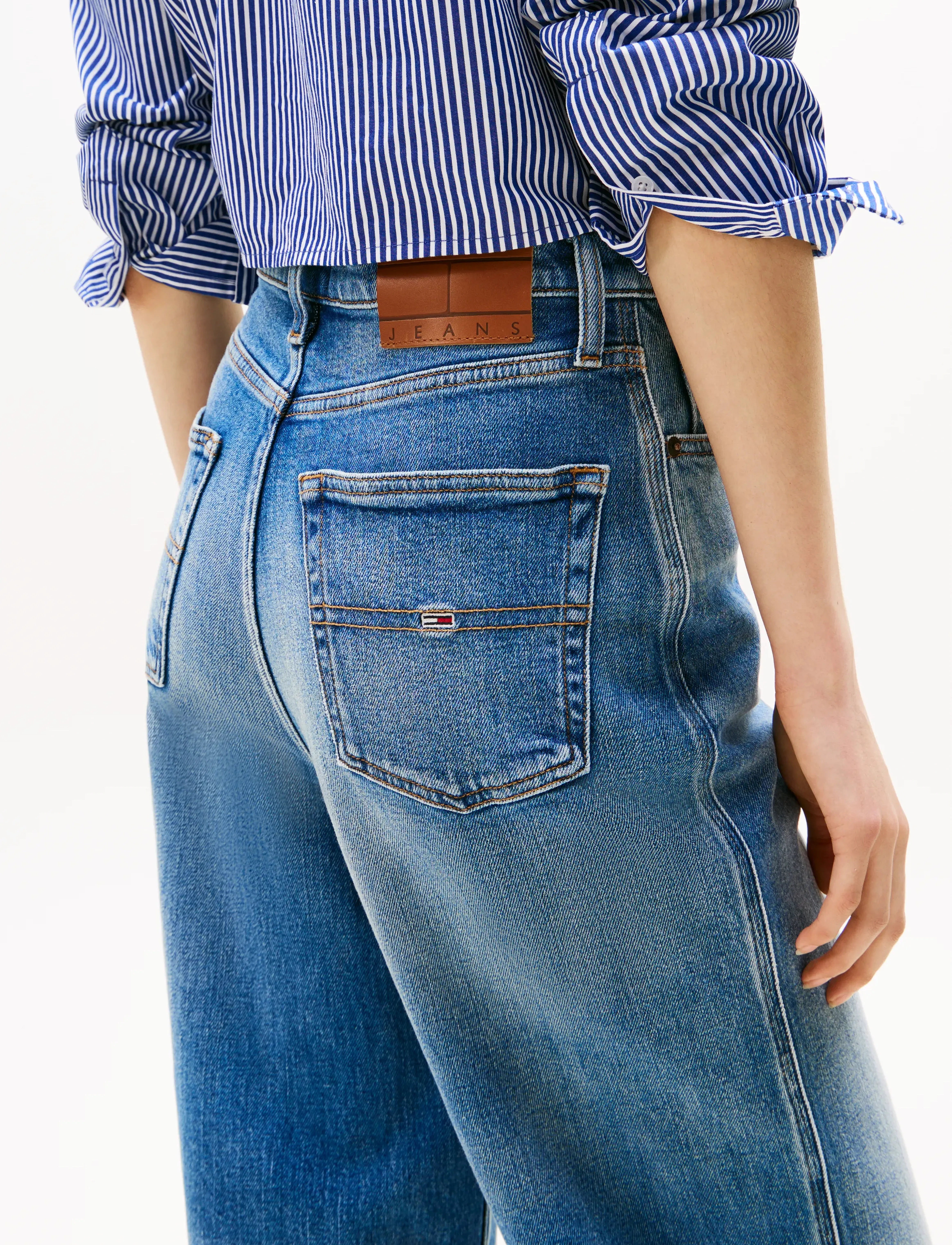 Tommy Jeans - CLAIRE HR WD BI0134 CO - flared jeans - denim medium - 4