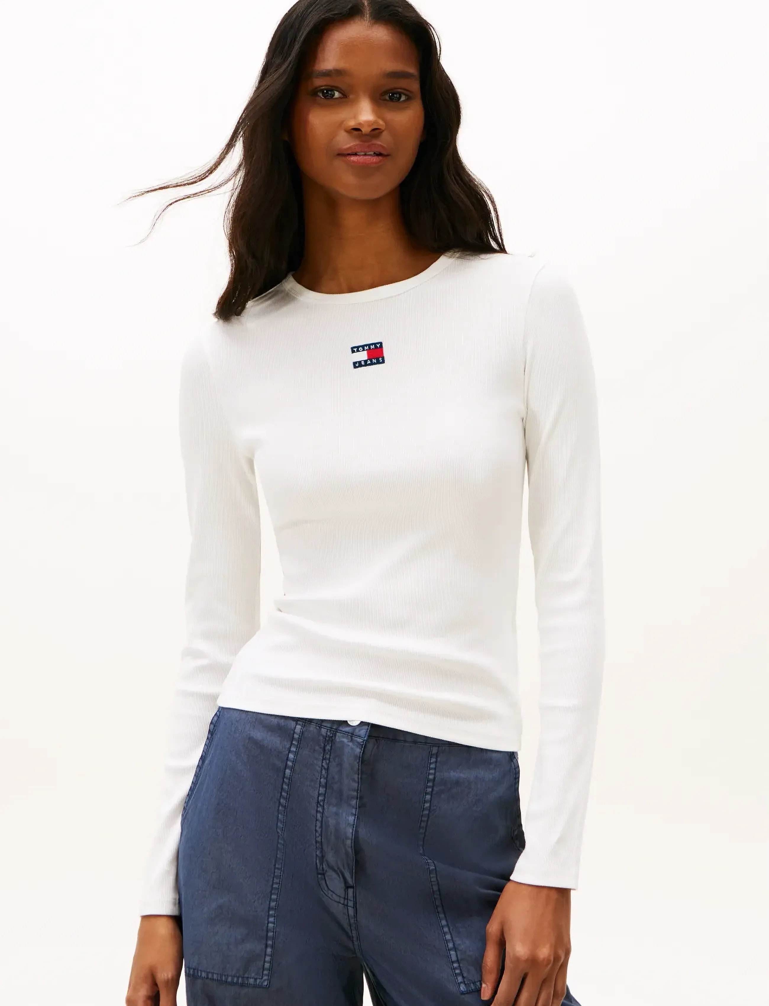 Tommy Jeans TJW SLIM LS BADGE TEE EXT - Tøj - ECRU / white