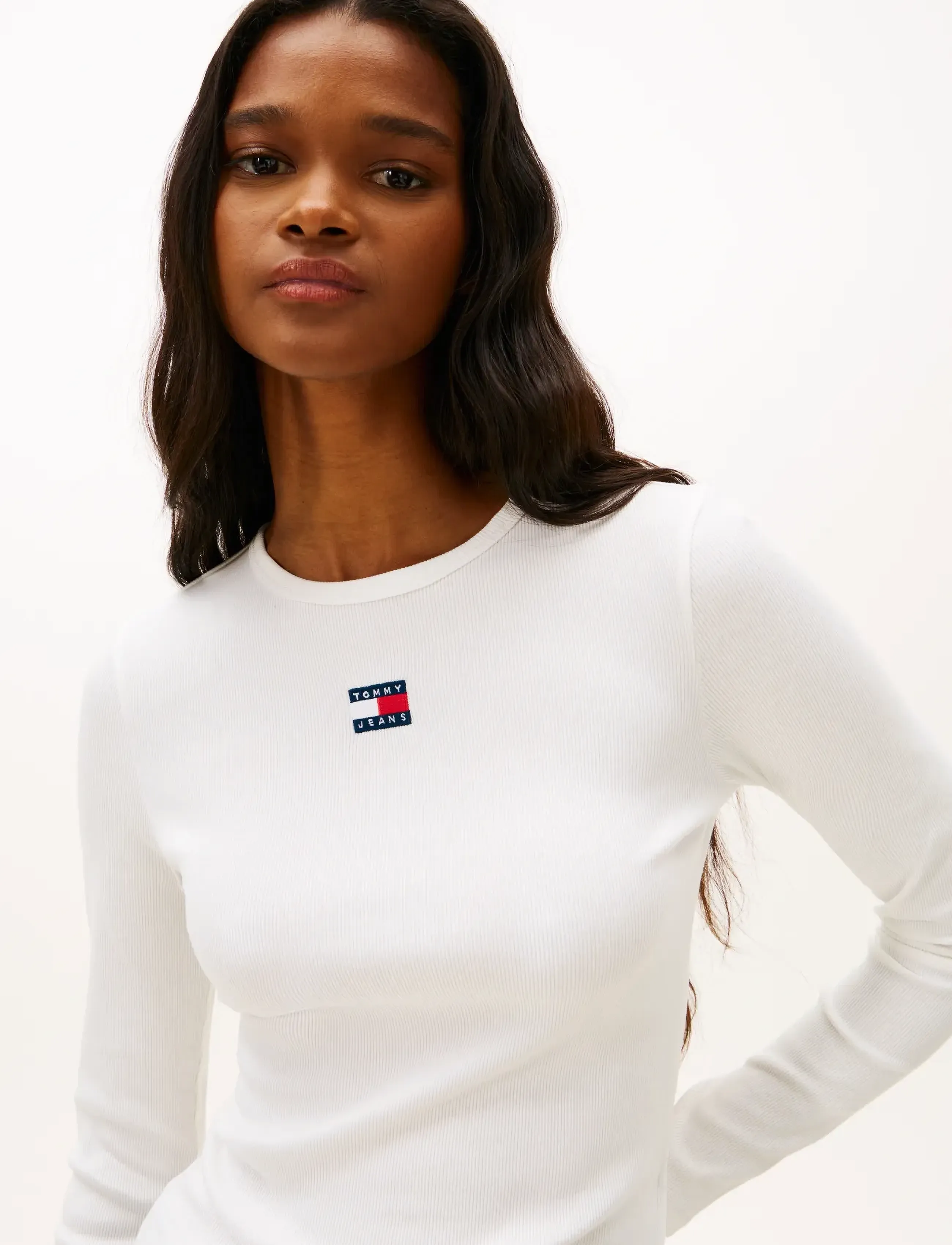 Tommy Jeans - TJW SLIM LS BADGE TEE EXT - topy z długimi rękawami - ecru - 5