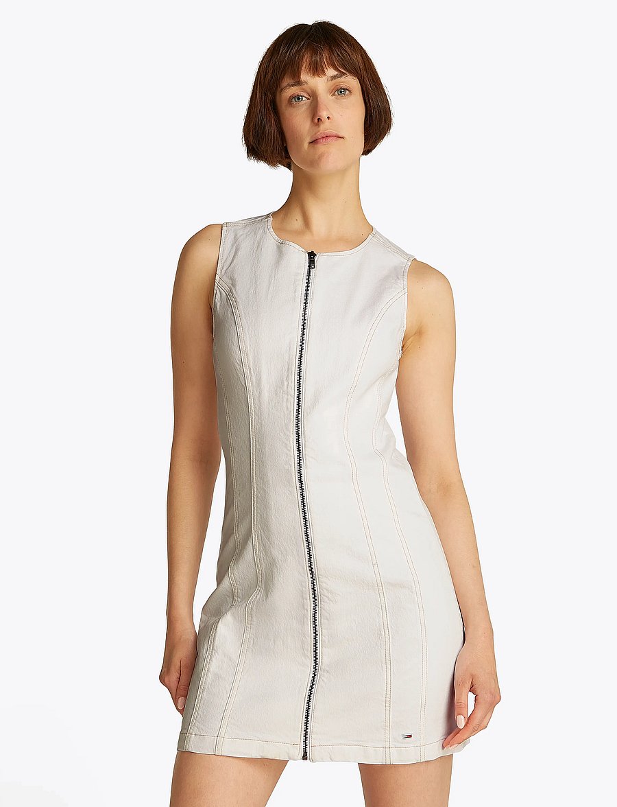 Tommy Jeans - SLVLS SLIM DRESS BI6190 - jeanskleider - denim white - 0