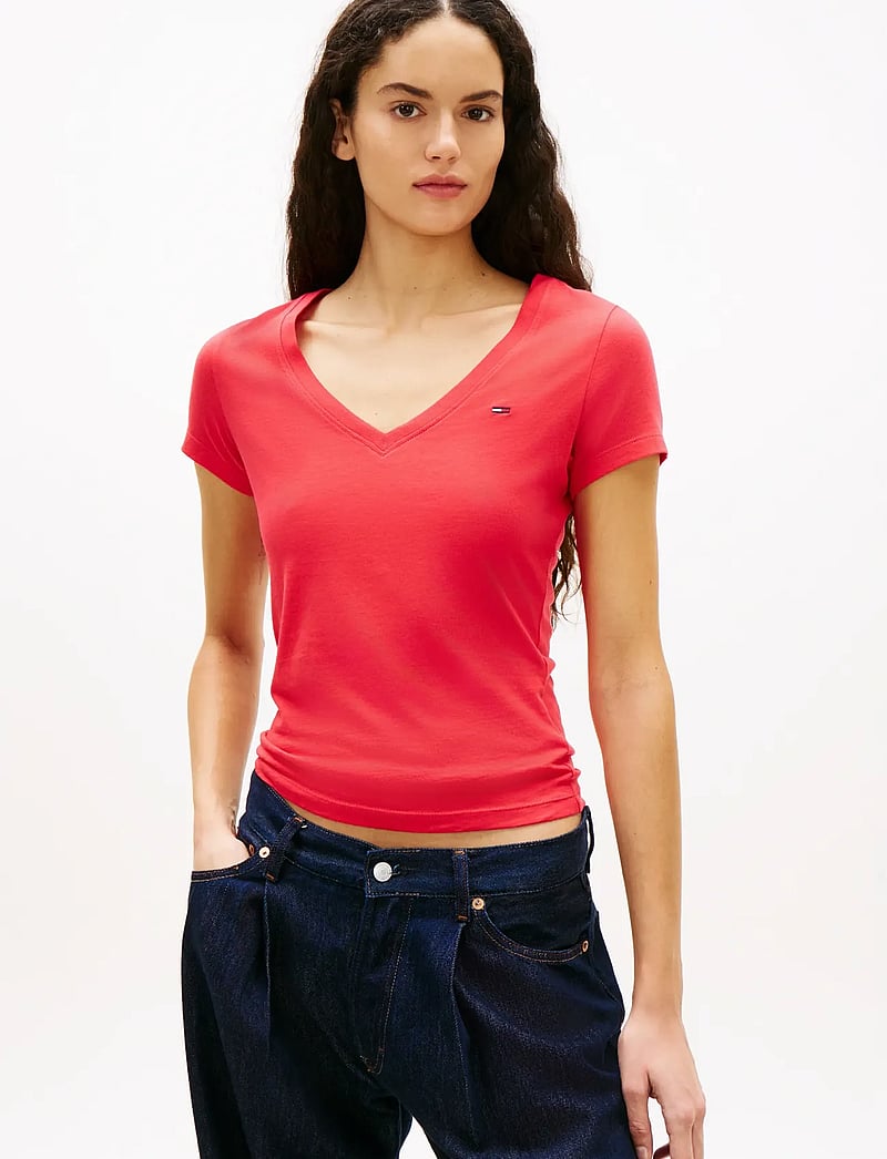 Tommy Jeans - TJW SLIM V-NECK TEE - t-shirts - red alert - 0