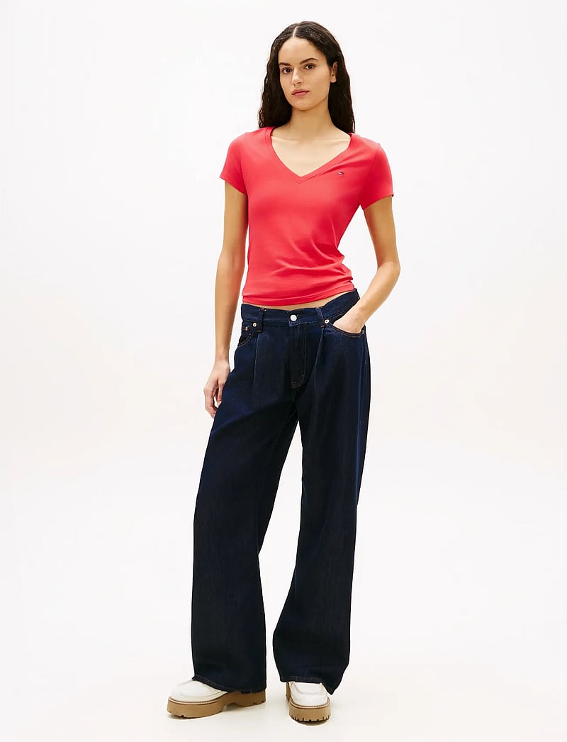 Tommy Jeans - TJW SLIM V-NECK TEE - t-shirts - red alert - 3