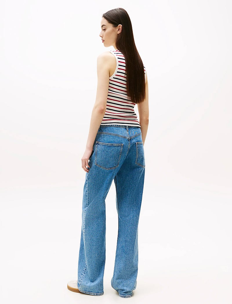 Tommy Jeans - MIA MR RLXD STR CBF AI4136 - regular jeans - denim mid light blue - 3