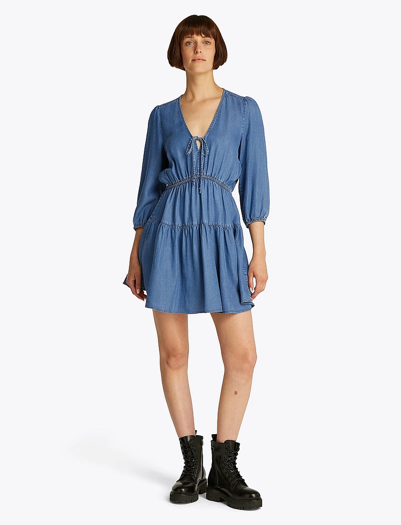 Tommy Jeans - TJW CHAMBRAY MINI DRESS EXT - kurze kleider - denim medium - 4