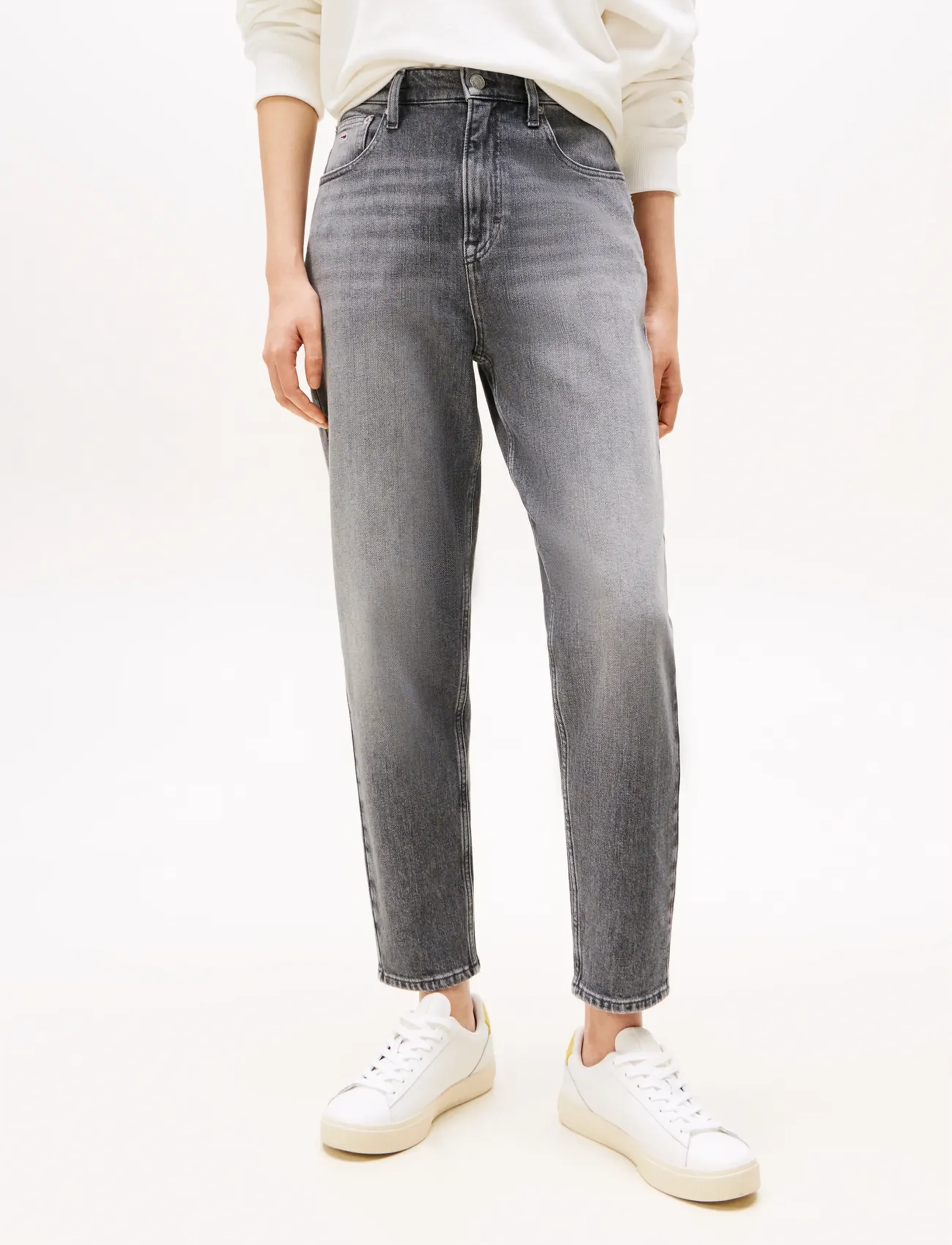 Tommy Jeans Mom Jean Uh Tpr Bi0177 Co, 30 x 32, Grey, Jeans > Mor-Jeans, Dame