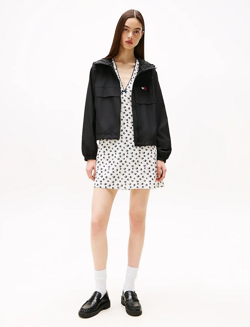 Tommy Jeans - TJW ESSENTIAL WINDBREAKER EXT - pavasarinės striukės - black - 4